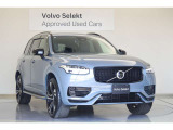 ロードクリアランスの大きなXC90は乗員の着座位置が高く、視界が良好です。また、着座位置の高さは安心感につながり、ストローク量の大きいサスペンションにより悪路でも快適な乗り心地を確保できる利点もあります。