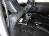 シートバックテーブルです!便利な装備ですね!