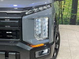 【LEDヘッドライト】悪天候や夜間走行時も良好な視界を確保し安心して運転できる高輝度LEDヘッドライトを装備!点灯速度が早く、消費電力も抑えられています。