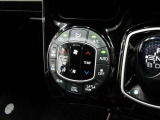 車内の温度管理に便利なオートエアコン☆