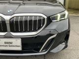 また、BMW正規認定中古車は、エマージェンシーサービスが自動付帯。24時間365日、皆様のカーライフをサポート致します。確かな安心のうえで、「駆けぬける歓び」をご堪能ください。