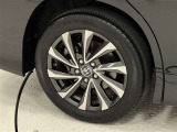 タイヤサイズは205/55R17!純正アルミホイール!残り溝は5ミリ程度です!