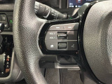 ステアリングにオーディオ操作スイッチが付いています。オーディオ画面に直接タッチしなくても操作が出来ますので、運転に集中できます。