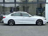 BMWを熟知したメカニックによる、360度の納車前点検。ドイツ本国と同様の教育・訓練を受けたメカニックが徹底的に点検、整備した後にお客様にお引渡しします。