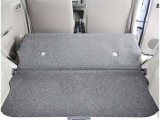 リヤシートのシートバックを倒せば、更に積載容量が広くなり、よりたくさんの荷物の収納長尺の荷物の収納が可能になります♪