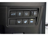 機能性溢れる運転席まわり。使いやすいスイッチ類の配置で運転中のストレスを軽減し楽しくドライブできますよ。