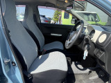 運転席シート廻りは使用感も少なく、良好な状態となっています。前オーナー様が丁寧に使っていたことがよくわかりますね。