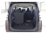 サードシートはセカンドシート下にダイブ収納で広い荷室になります!