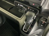 発進時から滑らかに加速する無段階変速のCVTはストップ&ゴーの多い街の中も快適です