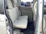自社整備工場で点検整備をおこなってからお渡ししています。車検が残っている場合は『12ヶ月点検整備』を、車検整備付きの場合は『車検整備』をおこないます。整備費用は車両本体価格に含まれています。