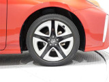 タイヤサイズは(215/45R17)で純正アルミホイールです。