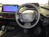 運転席まわりです。 各操作スイッチは使いやすい位置に配置されてます。