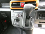 左右独立温度コントロールフルオートエアコンです。運転席、助手席それぞれで独立して温度設定ができます。冷え性の方が乗っても安心ですね♪