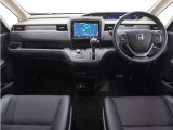 ◆視界広々で非常に運転しやすくロングドライブでも疲れを感じさせないすっきりとまとまったインパネ周りです。