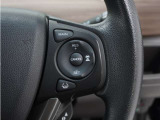 ◆アダプティブクルーズコントロール◆予め設定した車速内でクルマが自動的に加減速。前走車との適切な車間距離を維持しながら追従走行します。【LKAS】車線維持支援システムでステアリング操作を支援。