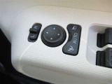 駐車時や狭い道でのすれ違い時に気を使うミラー。電動格納式ドアミラーはそんな時に便利です。
