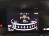 視認性に優れたメーターを採用しており、走行中でも車速や情報が分かりやすく表示されます。運転時の視線移動をむりのない範囲に抑え、快適で安心感のあるドライブをサポートします。