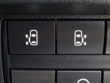 【両側電動スライドドアスイッチ】スマートキーや運転席のスイッチでスライドドアの開閉が可能♪電動なので力を入れてドアを開ける必要が無く小さいお子様でも、重い荷物を持っている時でもラクに開け閉めできます