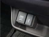 12V電源ソケット、USB接続端子!使いやすい場所に!装備が充実しています♪