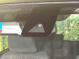 【エマージェンシーブレーキ】走行中に前方の車両等を認識し、衝突しそうな時は警報とブレーキで衝突回避と被害軽減をアシスト。より安全にドライブをお楽しみいただけます。