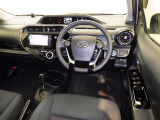 運転席まわりです。 各操作スイッチは使いやすい位置に配置されてます。