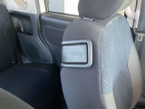 運転席からでも助手席のシートを倒すことができます。