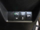 パーキングセンサーや横滑りを防ぐVSA等のスイッチ類は運転席の右側、手の届きやすい位置にあります。