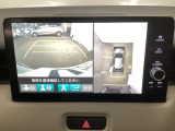 バックギアに入れますとご覧のような画像に自動的に切り替わります。車庫入れ時に役立ちます。