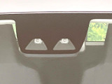 【スマートアシスト】走行中に前方の車両等を認識し、衝突しそうな時は警報とブレーキで衝突回避と被害軽減をアシスト。より安全にドライブをお楽しみいただけます。