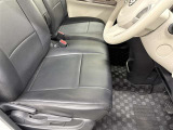 運転席シート足元です。
