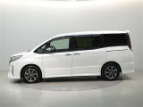 両側パワースライドドア付きだから、狭い駐車スペースなどでの 乗り降りラクラク!小さなお子さまのいるご家庭には嬉しい装備。