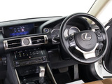 ★使いやすさや安全性を追求したステアリング周り!高級車ゆえにスイッチ類が多いのも特徴ですね!考え尽くされた配置ですぐに使いこなす事が出来ますのでご安心下さい!是非、体感してみて下さい!!