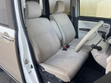 運転席シート廻りは使用感も少なく、良好な状態となっています。前オーナー様が丁寧に使っていたことがよくわかりますね。