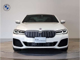 【キドニーグリル】BMWは約90年もの間、ほぼ全ての車両にひと目でBMWだと分かるこの特徴的なフロントグリルが備えられ、デザイン・アイコンとして親しまれてきました。