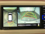 【パノラミックビューモニター】専用のカメラにより、上から見下ろしたような視点で360度車の周囲を確認することができます。