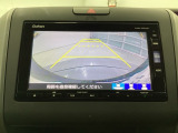 バックモニター付きで、車庫入れやバック時の後方確認をサポート。