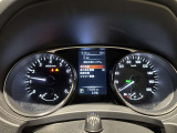 メーター中央に、車両情報を伝える表示機能ディスプレメーター!