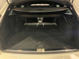 トランク容量は同一他社車両より広く、旅行やゴルフ等様々な場面で役立ちます。