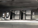 パワーウィンドは今や当たり前の機能ですが、無いと困る機能です。運転席からの操作で、全席の窓を振るオープンにしたり、フルクローズが可能です。
