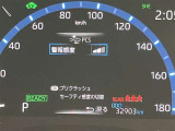 プリクラッシュセーフティー付きです。進路上の作動対象(システム作動対)をセンサーで検出し、衝突の可能性が高いと判断した際に警告やブレーキ力制御を行い衝突回避操作を補助します