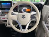 インテリアに合わせたデザインのステアリングは、運転される方のことも考え、運転しやすい形状、大きさです。是非一度、実際に触ってお確かめください。