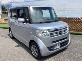 自社整備工場で点検整備をおこなってからお渡ししています。車検が残っている場合は『12ヶ月点検整備』を、車検整備付きの場合は『車検整備』をおこないます。整備費用は車両本体価格に含まれています。