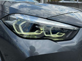 また、BMW正規認定中古車は、エマージェンシーサービスが自動付帯。24時間365日、皆様のカーライフをサポート致します。確かな安心のうえで、「駆けぬける歓び」をご堪能ください。