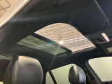 トランク容量は同一他社車両より広く、旅行やゴルフ等様様なシツエーションで役立ちます。