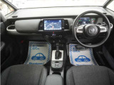 運転にかかわる様々な操作を安全に行えるように視点移動が少なく、操作性に配慮されたスイッチ類が凝縮されたコクピットです。