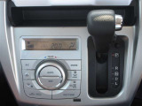 オートエアコンなので簡単に車内温度の調整ができます!