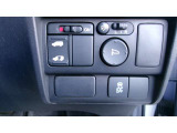 片側電動スライドドア。荷物で手が塞がる時など簡単にドアの開閉が出来ます。VSA搭載でクルマの横滑りを制御し、「走る曲がる止まる」の全領域でクルマの安定性を確保するためのシステムです。