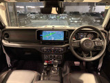 スッキリとまとめられた運転席周りで、運転を楽しくさせる内装