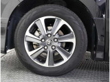 かっこいいホイールですね。 車のイメージを大きく左右するホイール部分はコダワリを持ちたいですね。