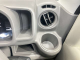 運転席から手の届きやすいドリンクホルダー★